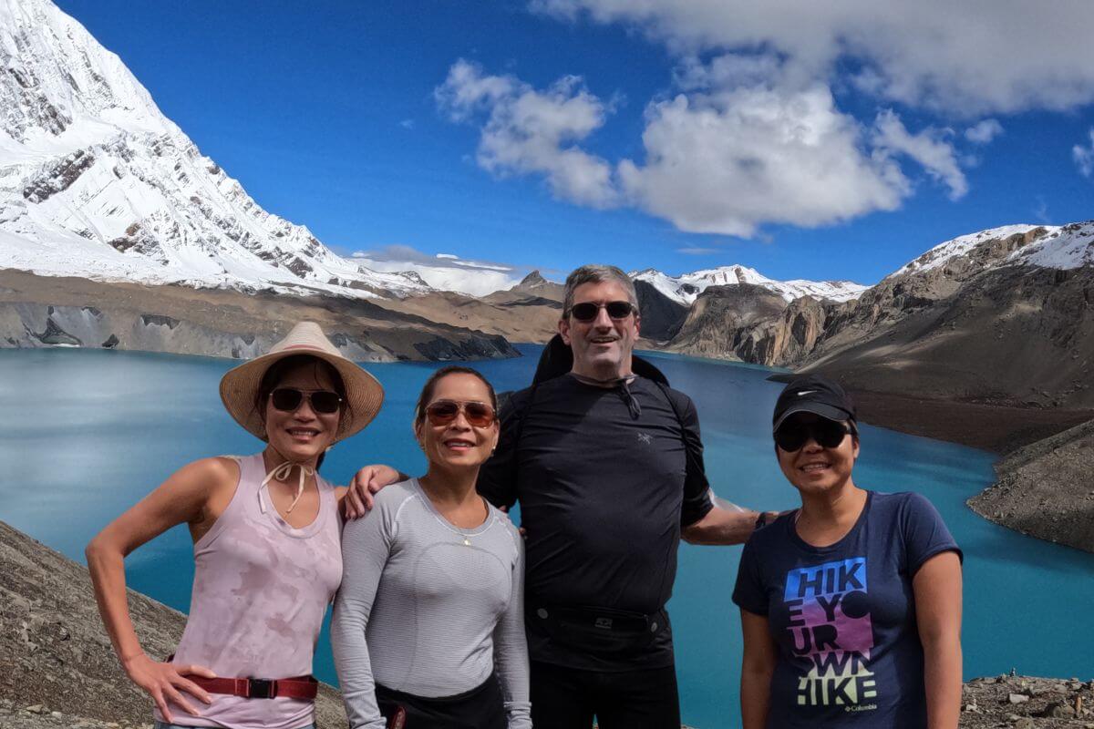 annapurna-circuit-crowd-october-vs-december
