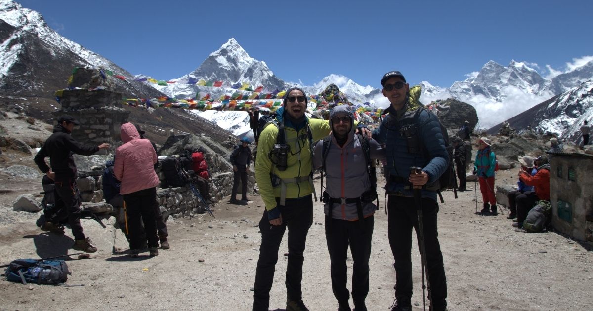 trekkers at thukla top