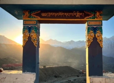 Buddhist gateway