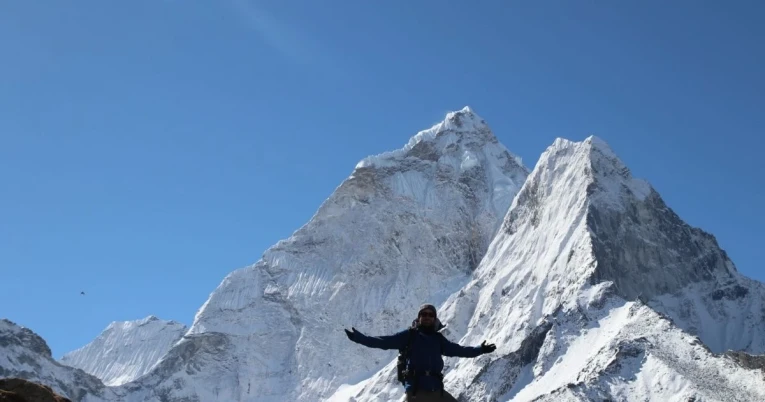 rekker posing in front of Ama Dablam