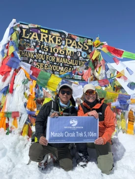 Trekkers at Larkya Top