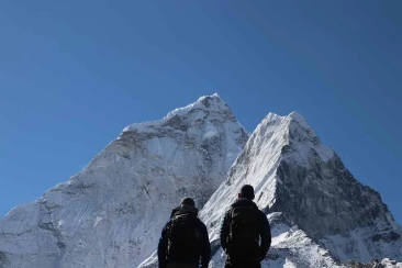 Trekkers observing amadablam view
