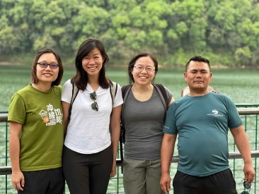 trekkers on pokhara way